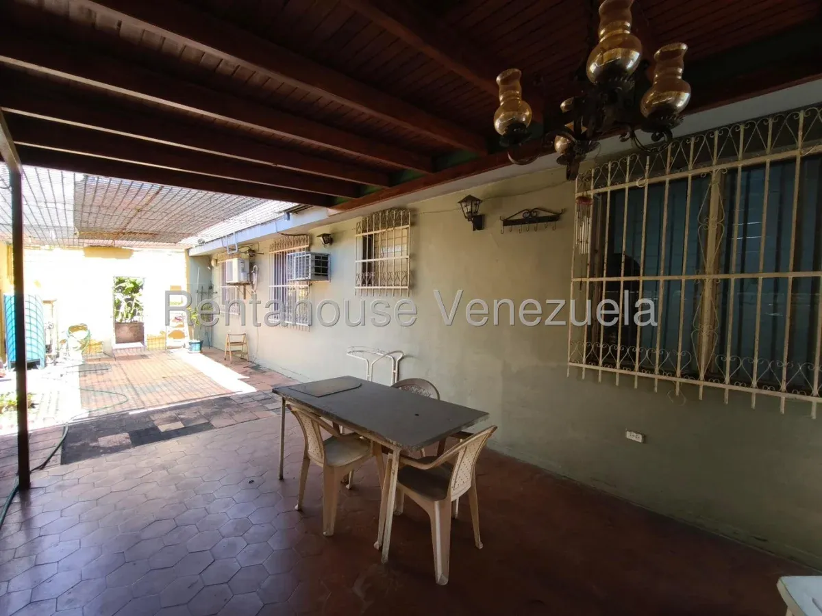 Casa Espaciosa en Venta Urbanización El Centro, Maracay, Edo. Aragua - 24