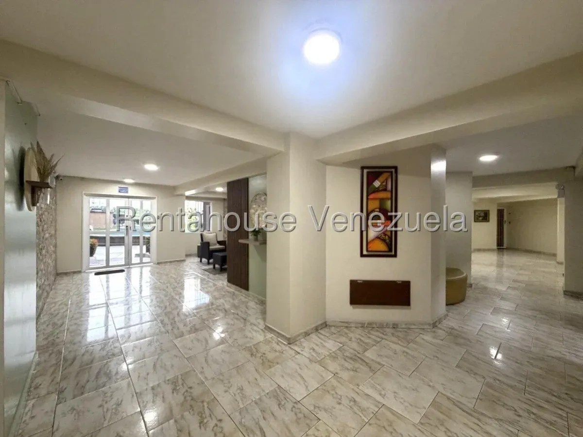 Exclusivo Apartamento en Venta Conjunto Res. Los Roques, Av. Intercomunal Turmero-Maracay - 2