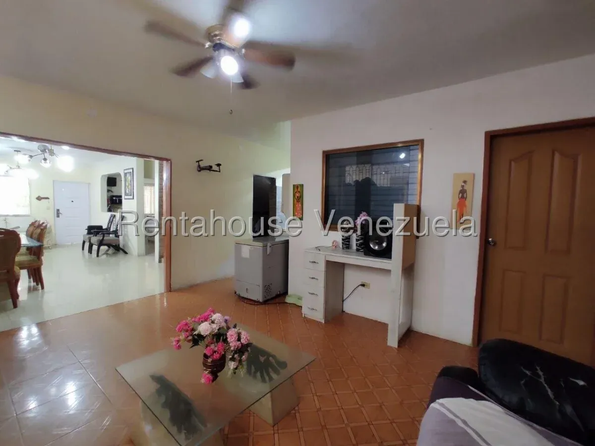 Hermosa Casa Quinta en Venta Urb. La Guaraimita, Av. Intercomunal La Victoria, Edo. Aragua - 9