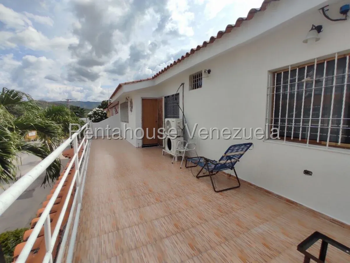 Hermosa Casa Quinta en Venta Urb. La Guaraimita, Av. Intercomunal La Victoria, Edo. Aragua - 23