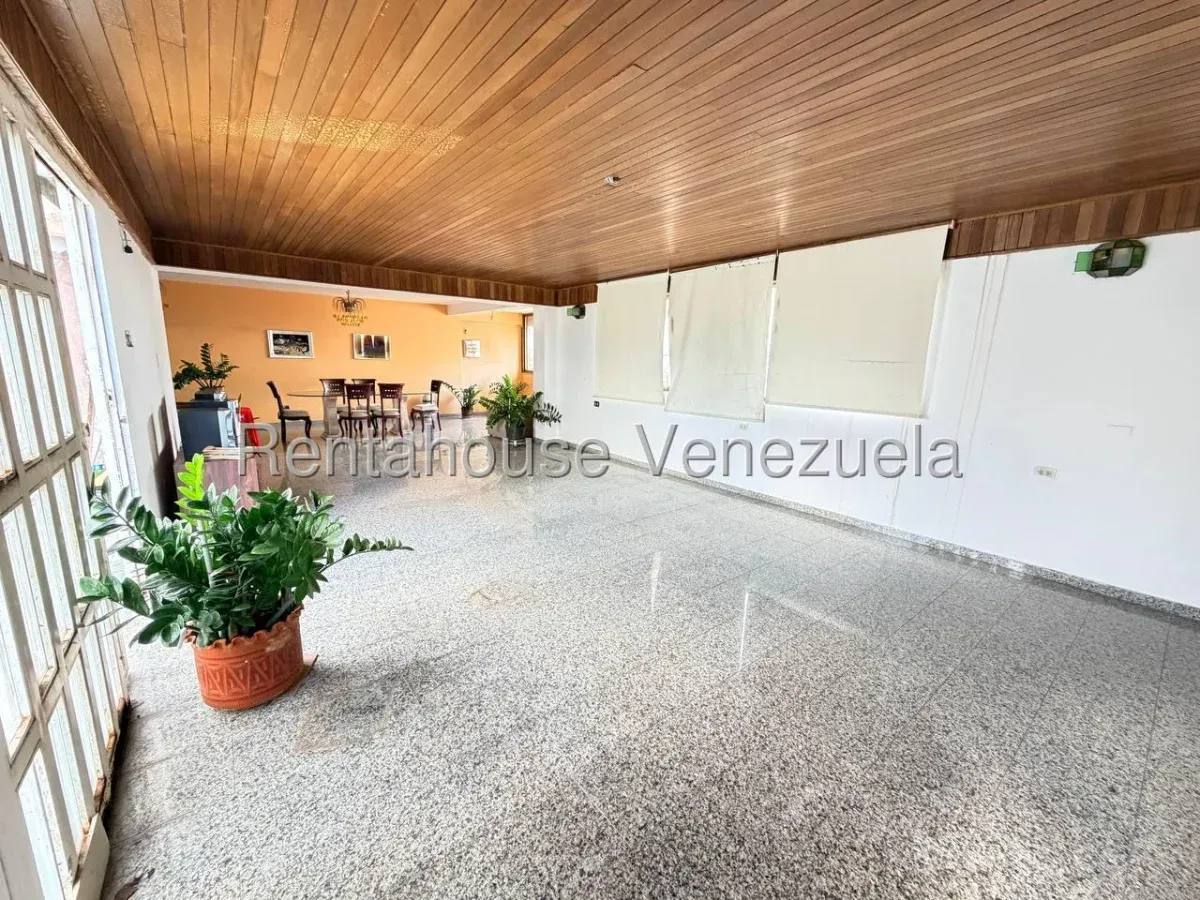 Hermoso Penthouse en Venta Urb. El Centro, Maracay, Pozo de Agua Propio. - 2
