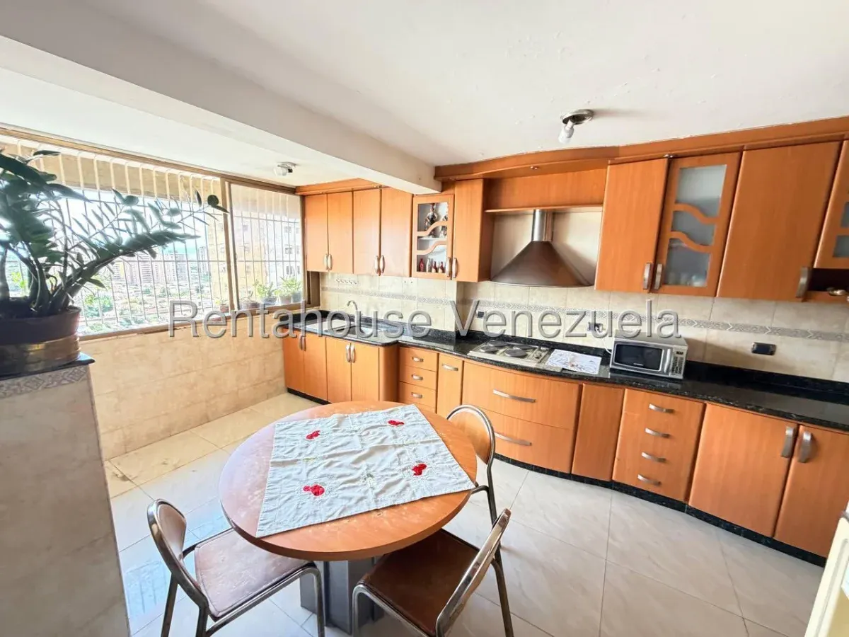 Hermoso Penthouse en Venta Urb. El Centro, Maracay, Pozo de Agua Propio. - 13
