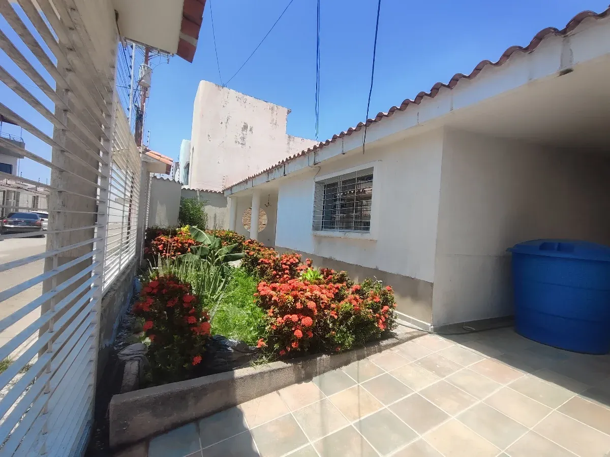 Excelente Oportunidad de Inversion Casa en Venta Urb. Las Amazonas Santa Rita Coropo, Edo. Aragua - 6
