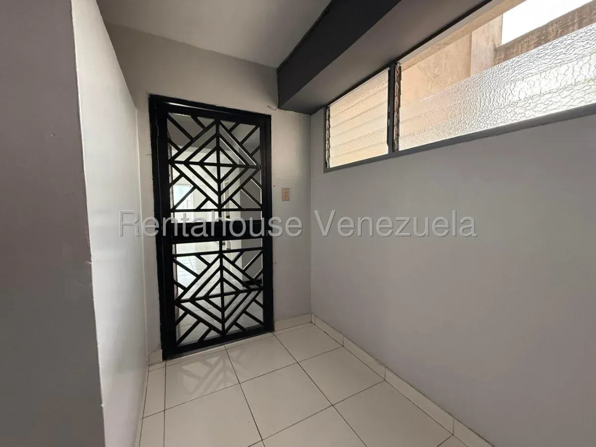 Oportunidad de Inversion Apartamento en Venta Calle Mariño Maracay, Edo. Aragua - 2