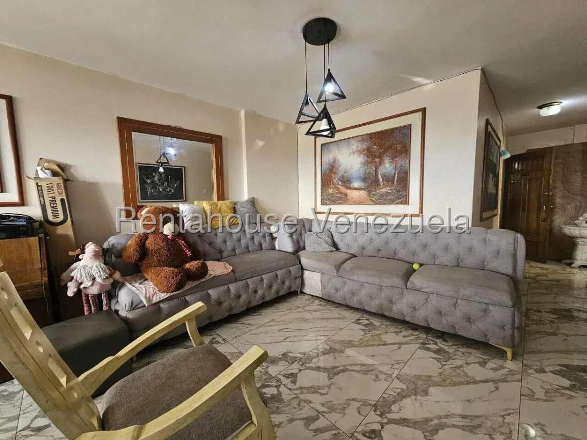 Hermoso Apartamento en Venta Urb. El Centro, Maracay - 3
