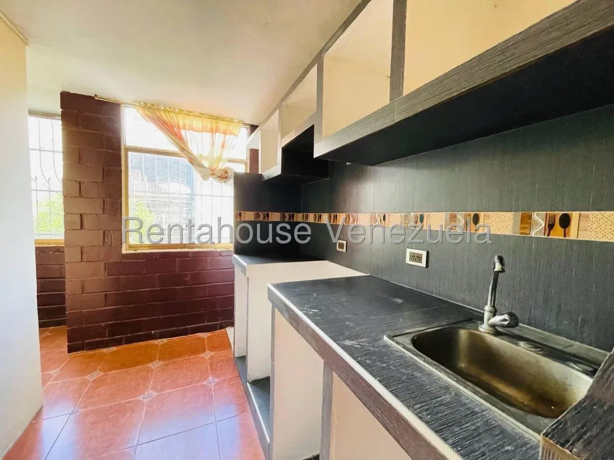 Comodo Apartamento en Alquiler Urb. Madre María, Los Samanes, Maracay - 4