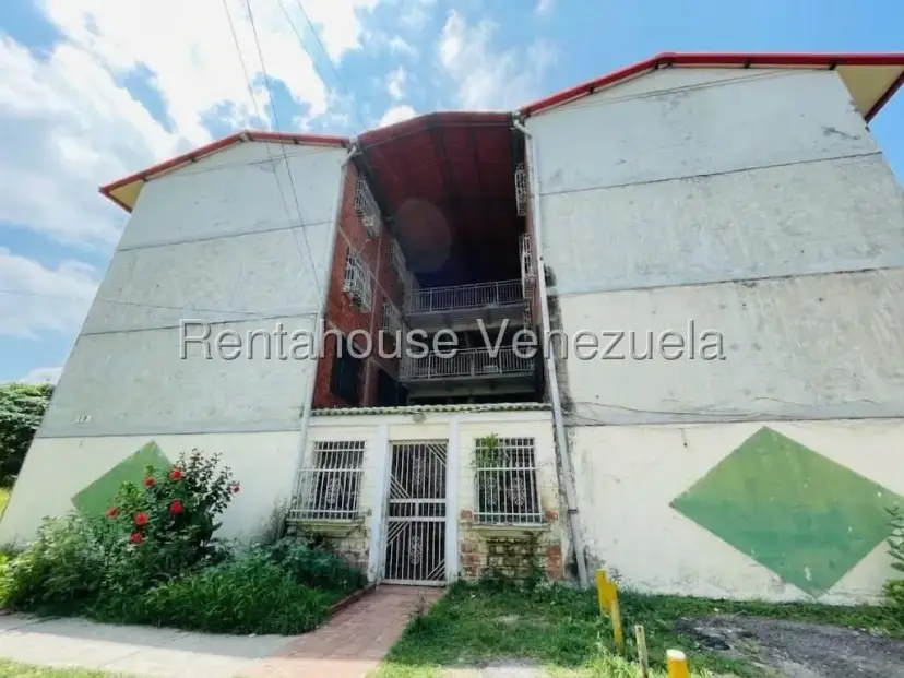 Apartamento en Alquiler Semi Amoblado Urb. Madre María, Los Samanes, Maracay