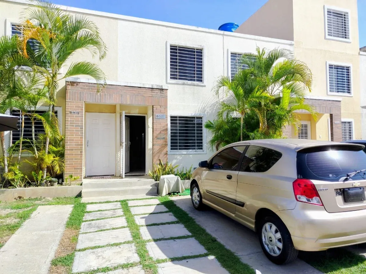Excelente Townhouse en Caminos de Tarabana, a pocos metros de la Ribereña.Cabudare
