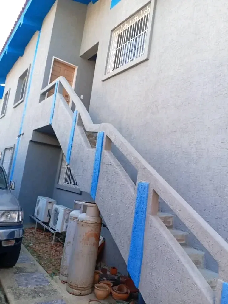 Vendo amplia casa con 2 apartamentos en el casco central de Lecheria - 10