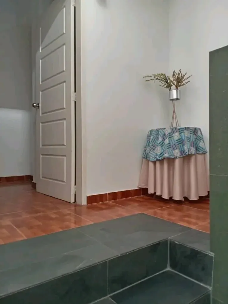 Vendo amplia casa con 2 apartamentos en el casco central de Lecheria - 12