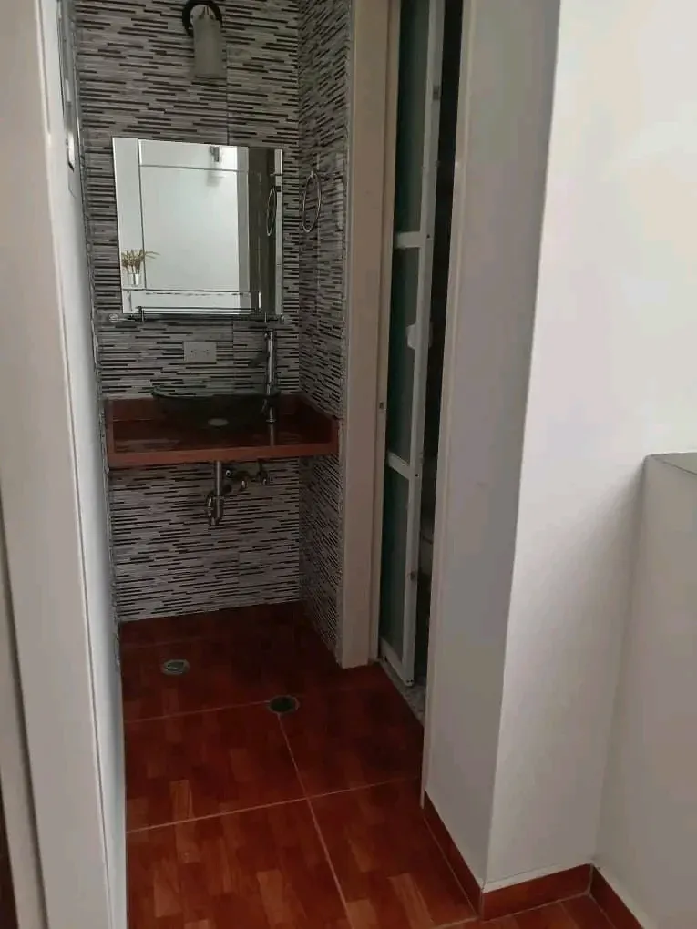 Vendo amplia casa con 2 apartamentos en el casco central de Lecheria - 13