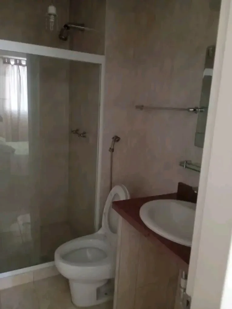 Vendo amplia casa con 2 apartamentos en el casco central de Lecheria - 14