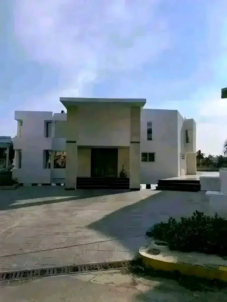 Exclusiva Casa Bote en Abanico, Lechería: Lujo Moderno, Muelle Privado, Vista al Canal.