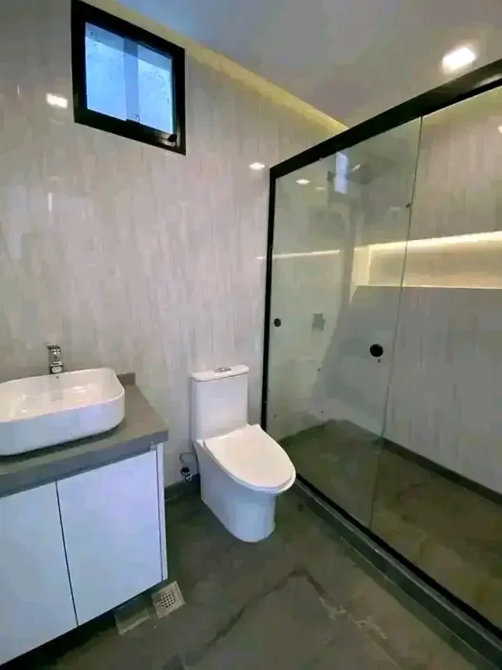 ¡Lujo a Estrenar en Lechería! Tu Casa Bote B Soñada con Muelle Privado. - 4
