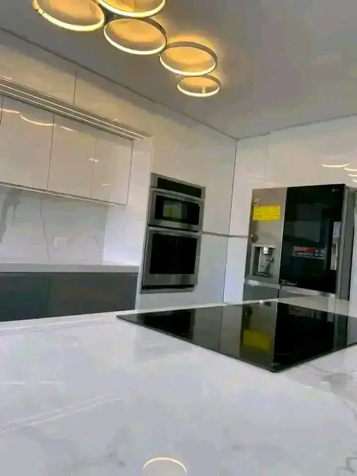 ¡Lujo a Estrenar en Lechería! Tu Casa Bote B Soñada con Muelle Privado. - 8