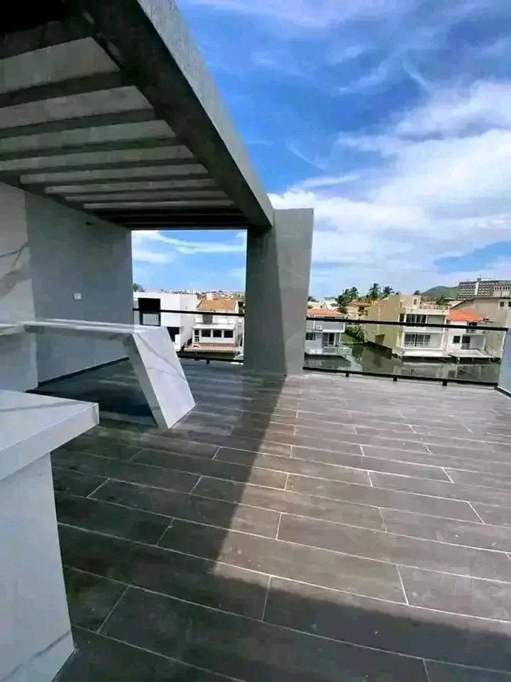 ¡Lujo a Estrenar en Lechería! Tu Casa Bote B Soñada con Muelle Privado. - 12