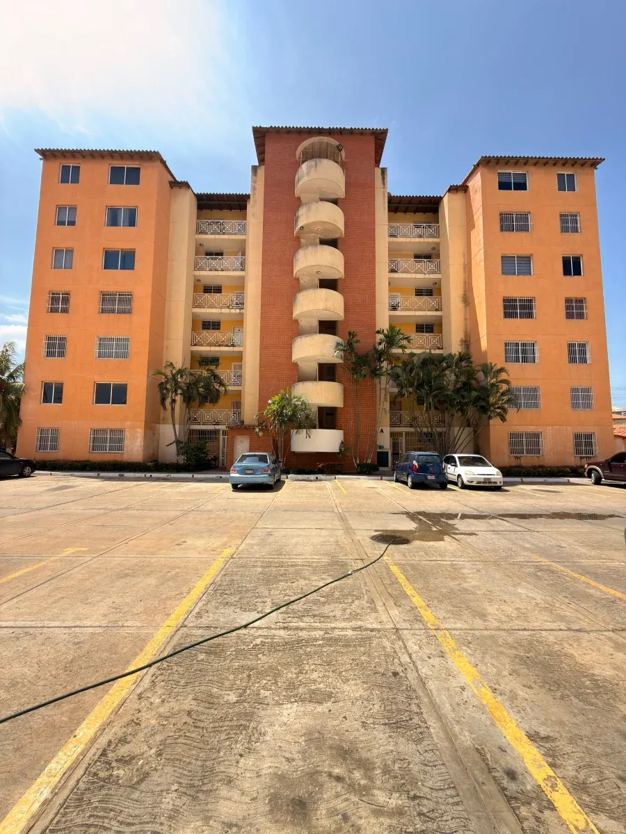 De oportunidad Vendo apartamento amoblado y equipado CR Neveri