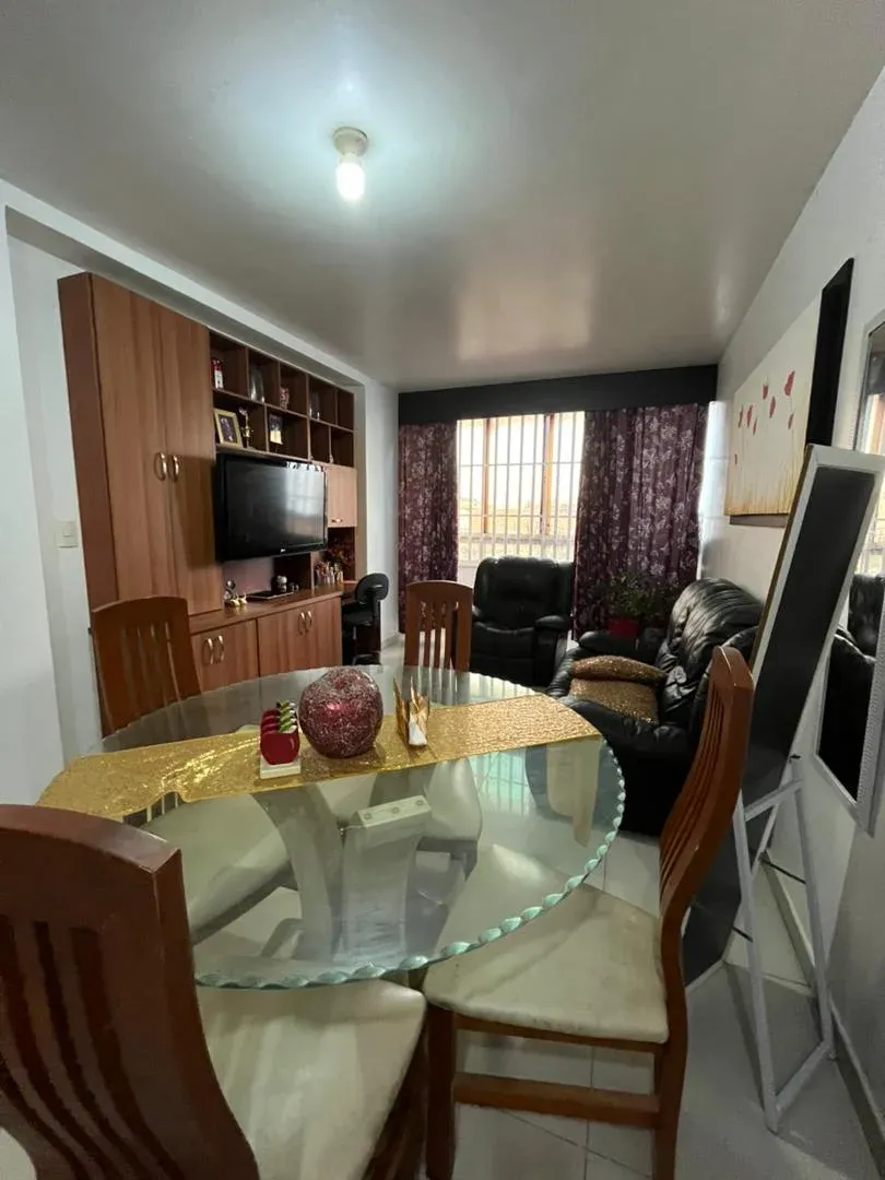 BRICK LH vende cómodo apartamento CR Ahtenas , Nva Barcelona - 3