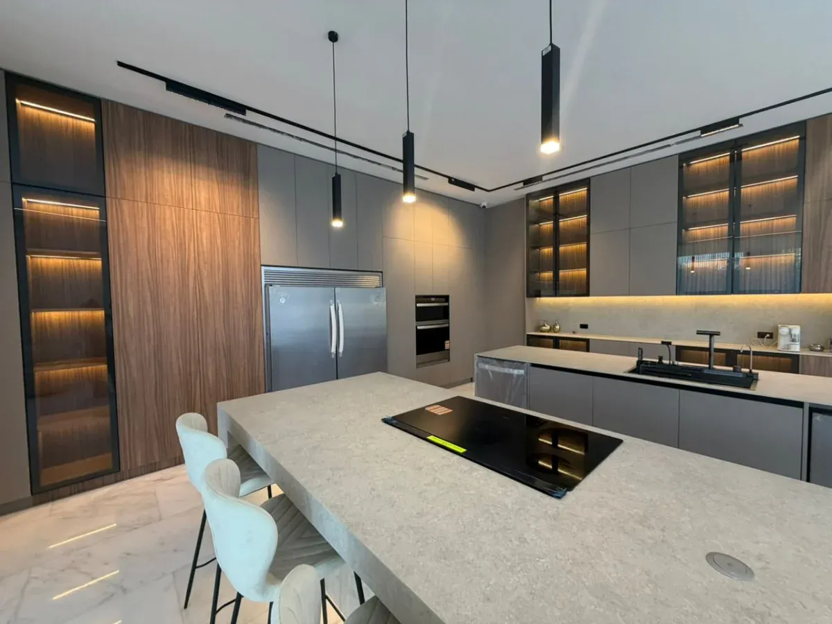 BRICK LUXURY HOMES VENDE exclusiva villa en Lecheria - 4