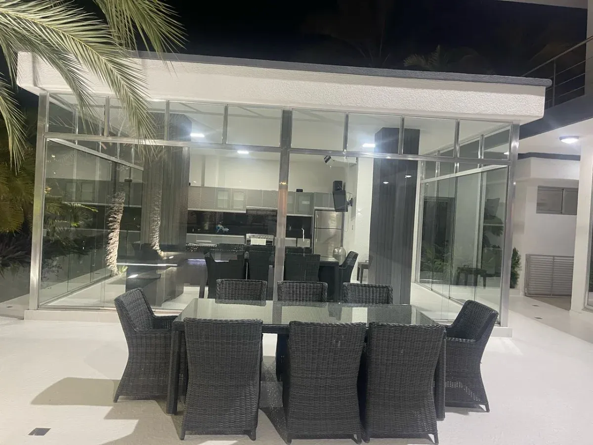 BRICK LUXURY HOMES VENDE MODERNA VILLA - 3