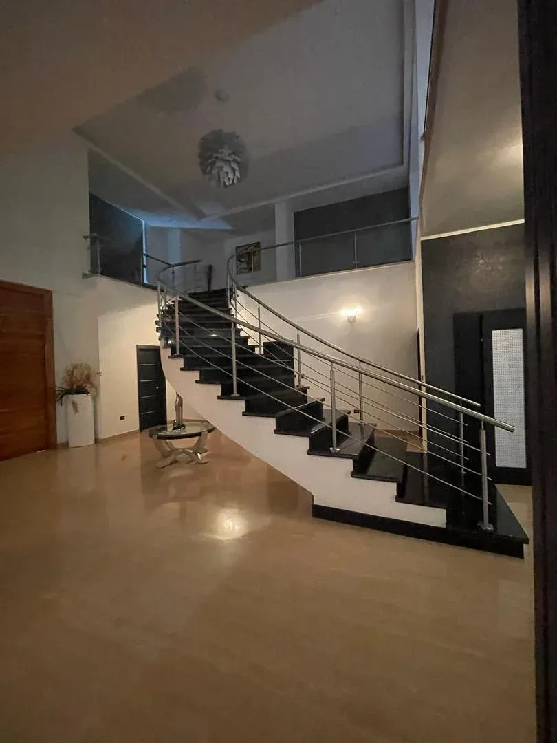 BRICK LUXURY HOMES VENDE MODERNA VILLA - 6