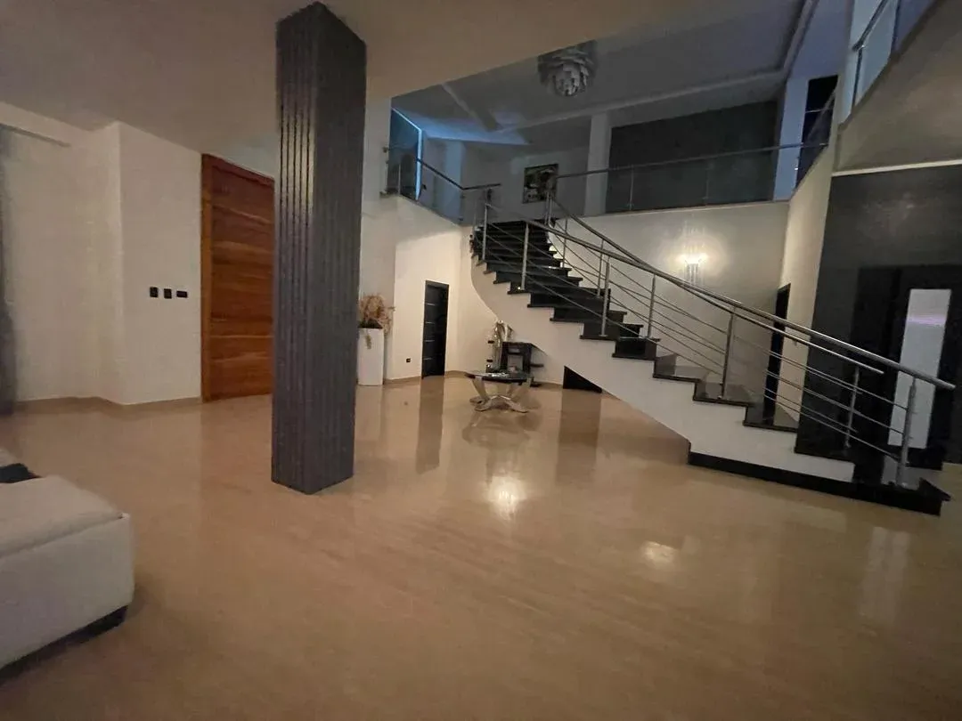 BRICK LUXURY HOMES VENDE MODERNA VILLA - 9