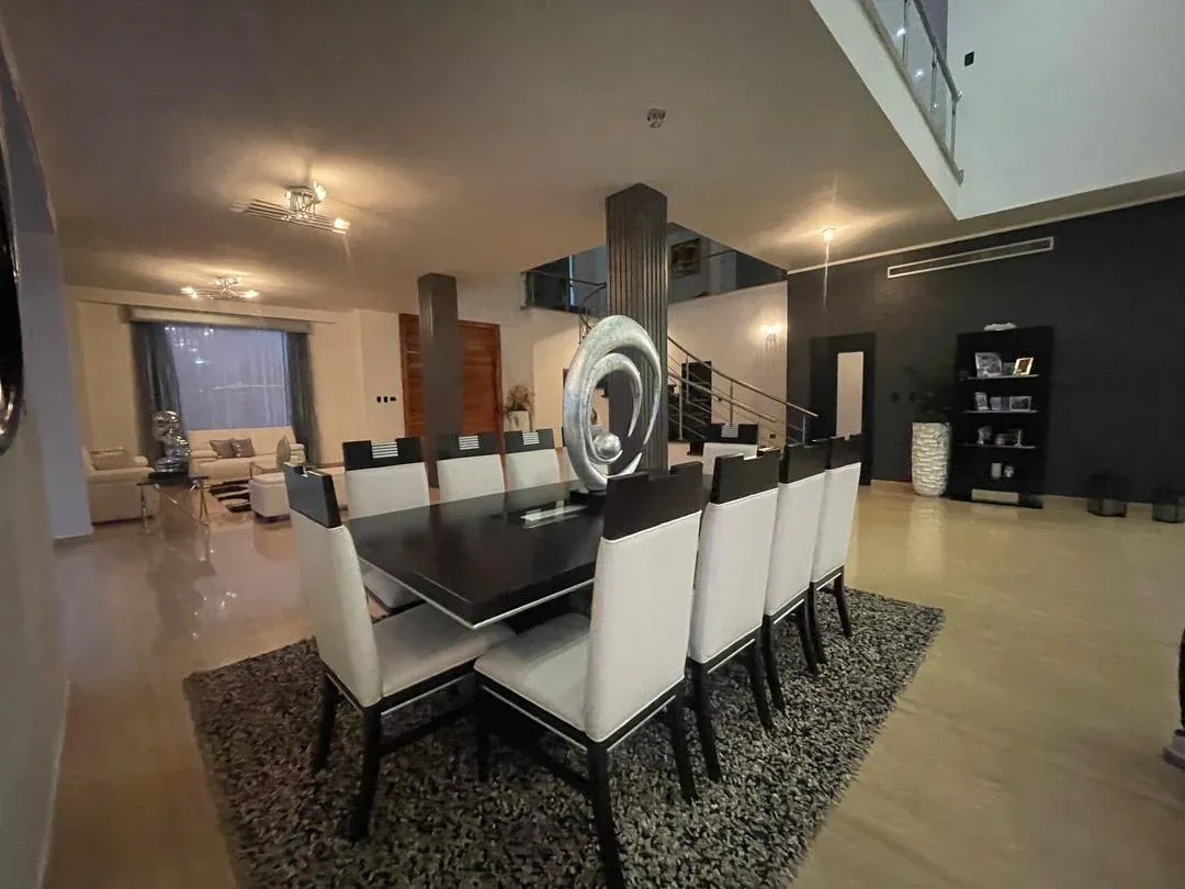 BRICK LUXURY HOMES VENDE MODERNA VILLA - 10