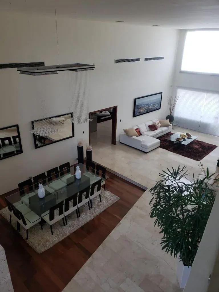 Brick Luxury Homes vende exclusiva villa - 4