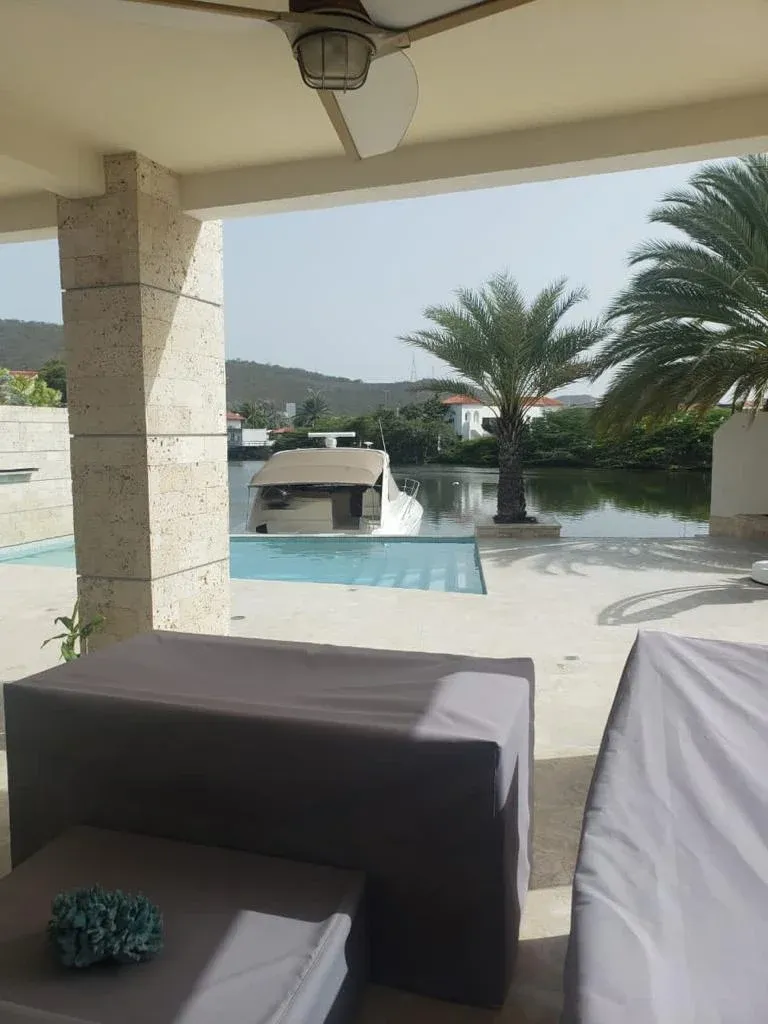 Brick Luxury Homes vende exclusiva villa - 5