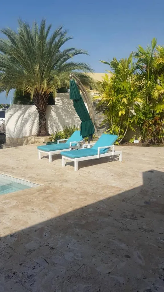 Brick Luxury Homes vende exclusiva villa - 15