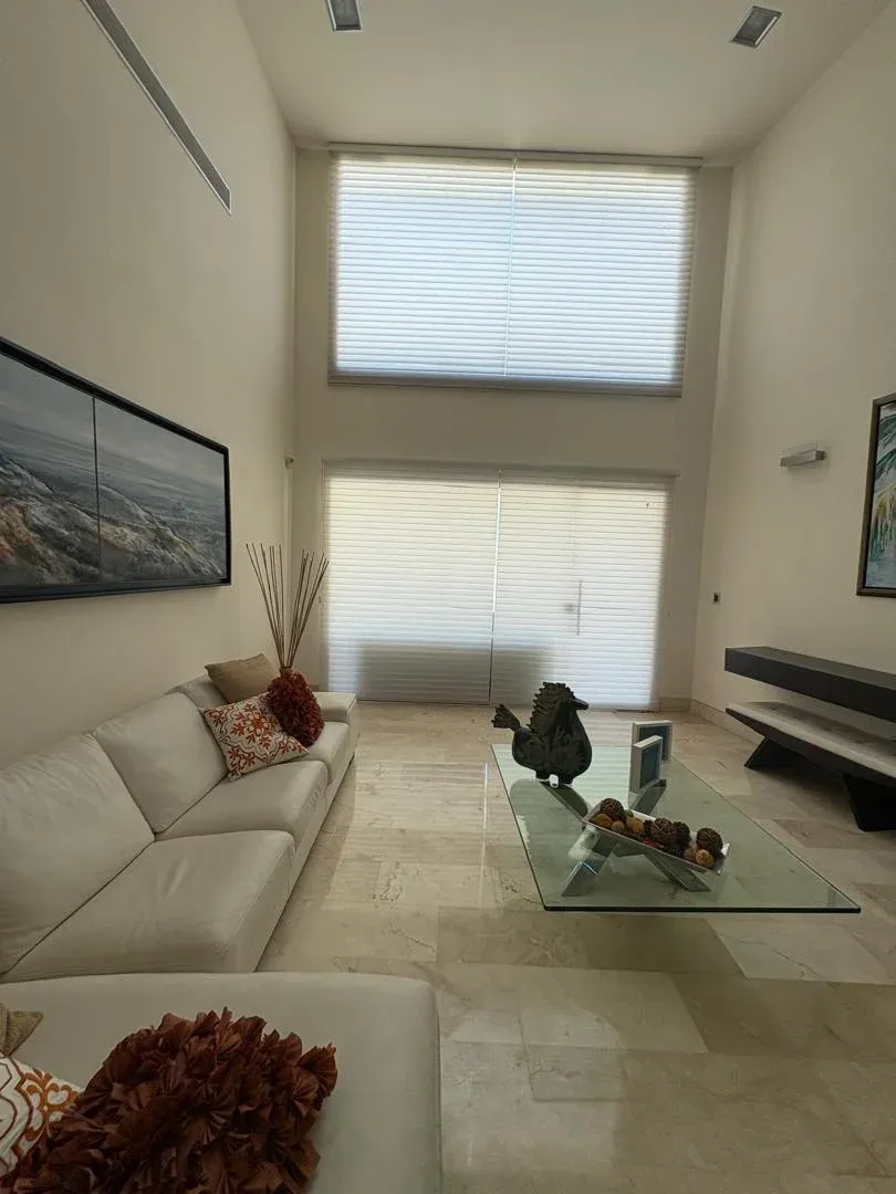 Brick Luxury Homes vende exclusiva villa - 29