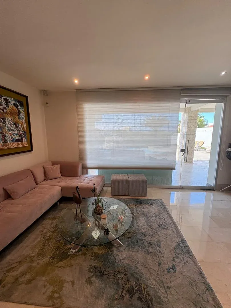 Brick Luxury Homes vende exclusiva villa - 30
