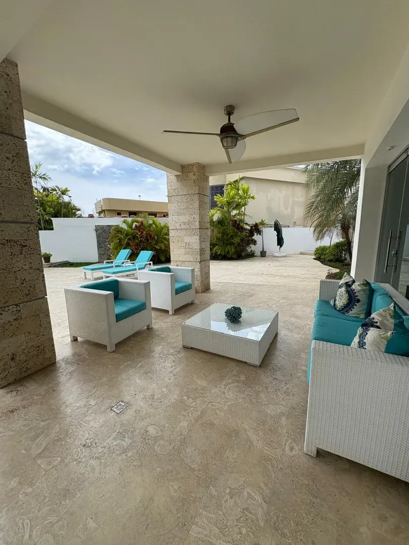 Brick Luxury Homes vende exclusiva villa