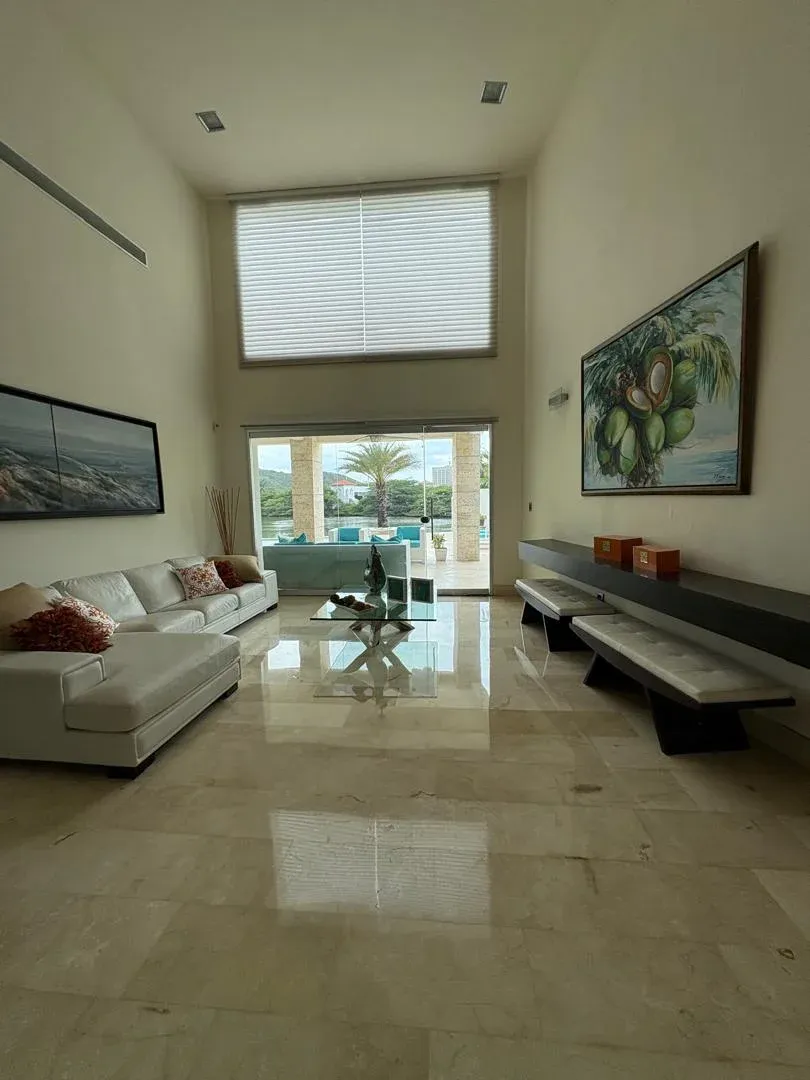 Brick Luxury Homes vende exclusiva villa - 38