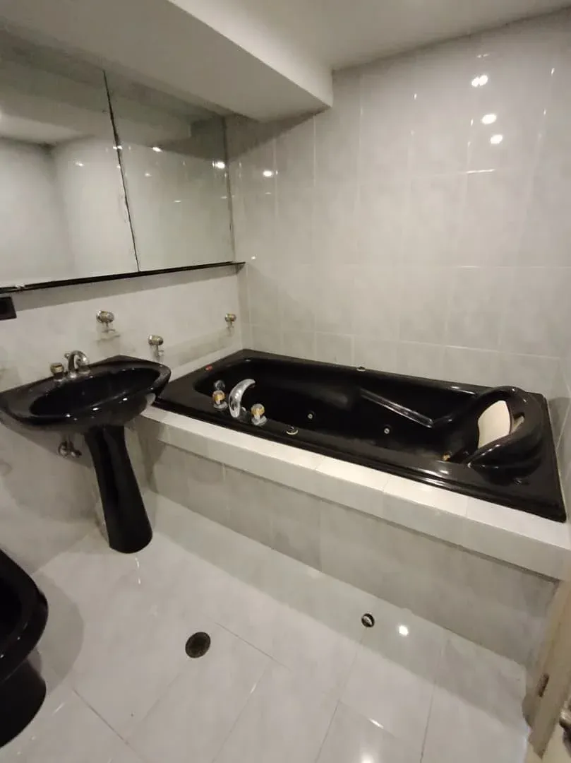 ¡Exclusivo apartamento en venta con espectacular vista al mar en Res. Costa Dorada! - 11