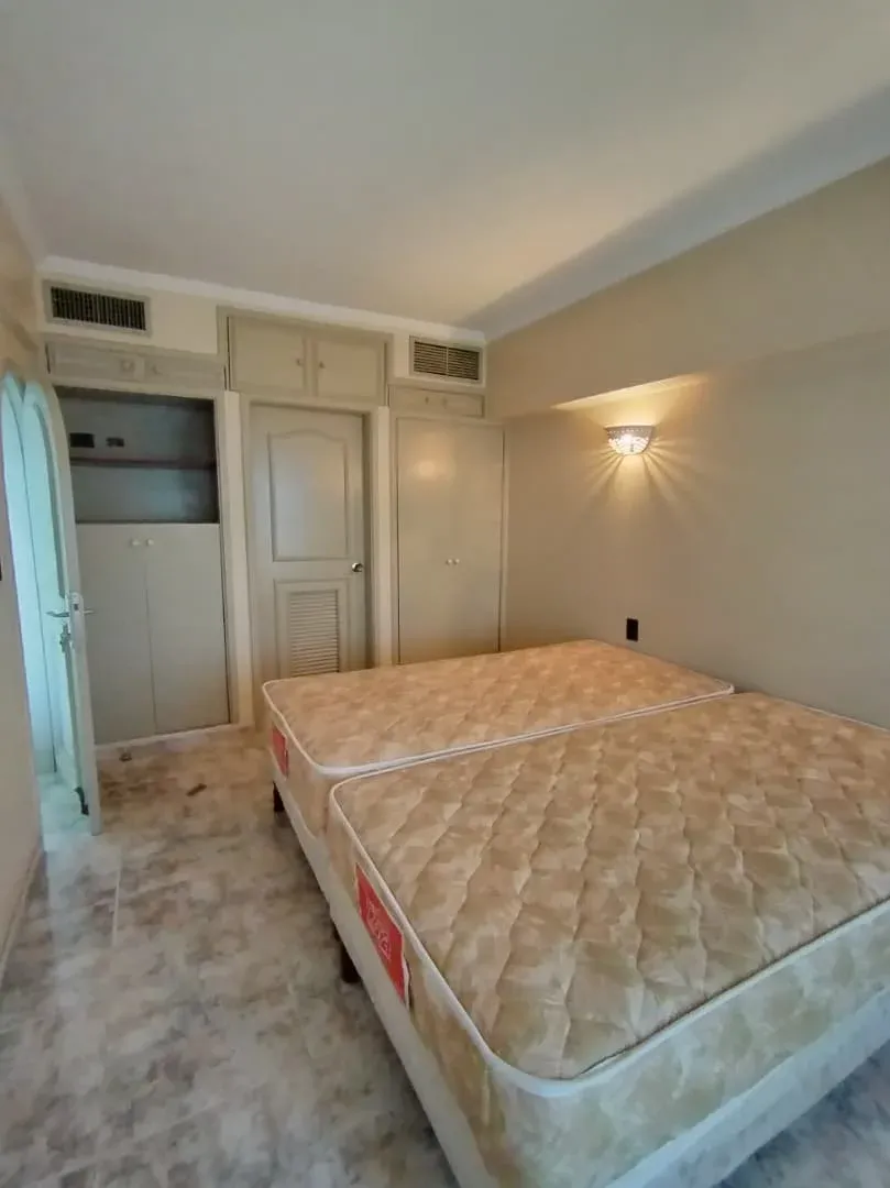 ¡Exclusivo apartamento en venta con espectacular vista al mar en Res. Costa Dorada! - 12