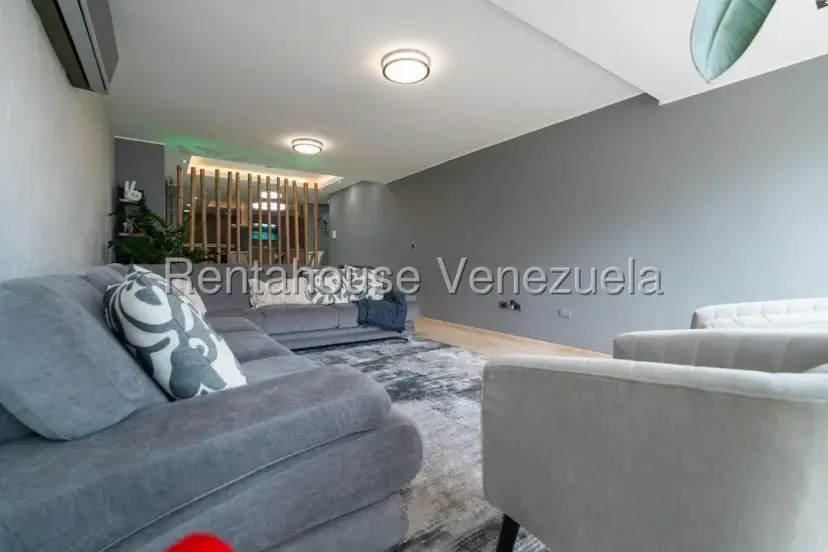 Espectacular apartamento en Los naranjos del Cafetal. Planta baja. Hermosa vista al Ávila