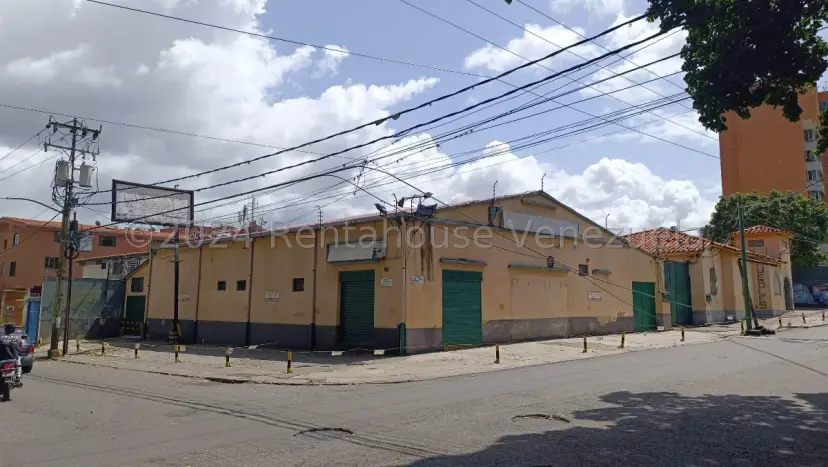 Maravilloso Local Comercial A Pie De Calle Montecristo, Los Chorros