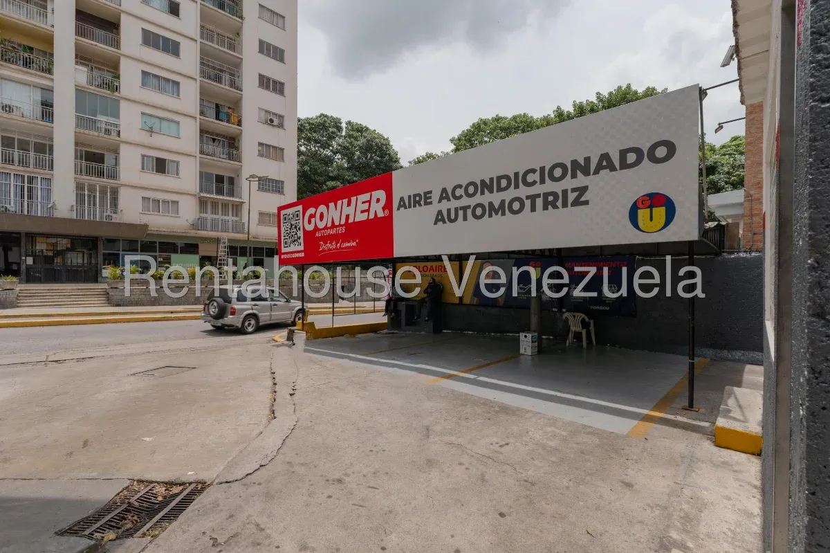 En Venta Estación De Gasolina Con La Mejor Ubicación Del Municipio Chacao, La Floresta - 3
