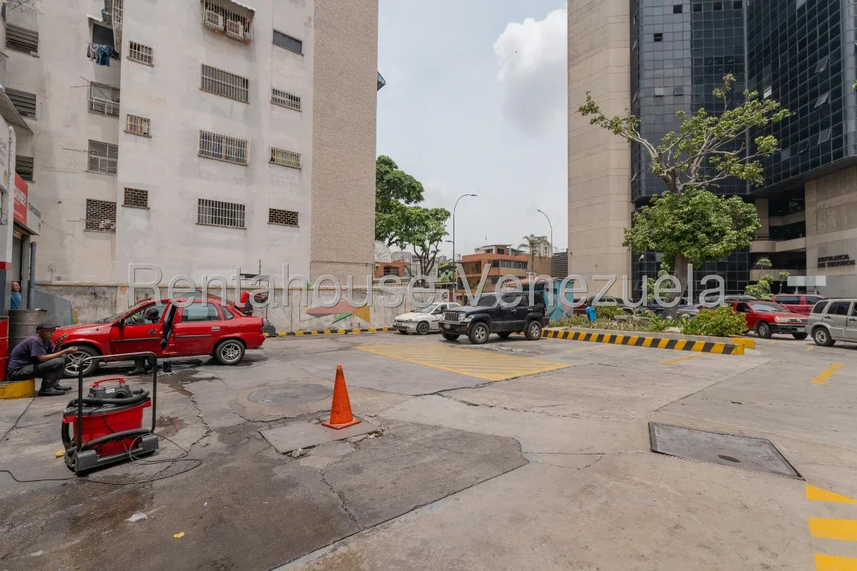 En Venta Estación De Gasolina Con La Mejor Ubicación Del Municipio Chacao, La Floresta - 14
