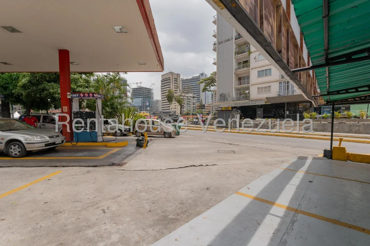 En Venta Estación De Gasolina Con La Mejor Ubicación Del Municipio Chacao, La Floresta - 17