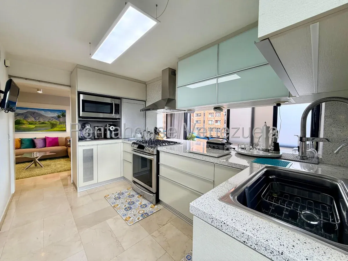 Esplendido Apartamento En Venta Los Dos Caminos. Buena Iluminación Natural, Vista Al Ávila - 4