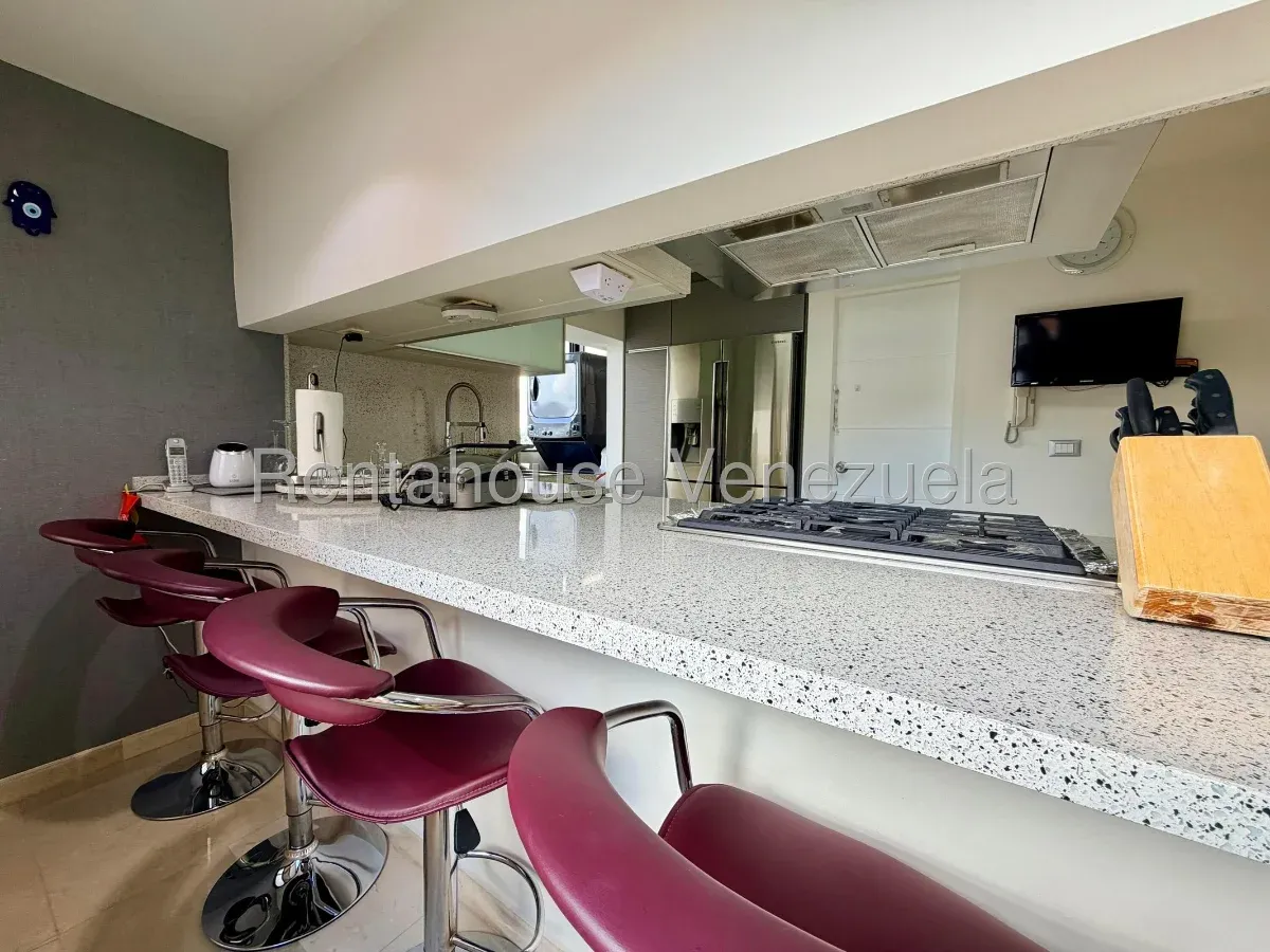 Esplendido Apartamento En Venta Los Dos Caminos. Buena Iluminación Natural, Vista Al Ávila - 5