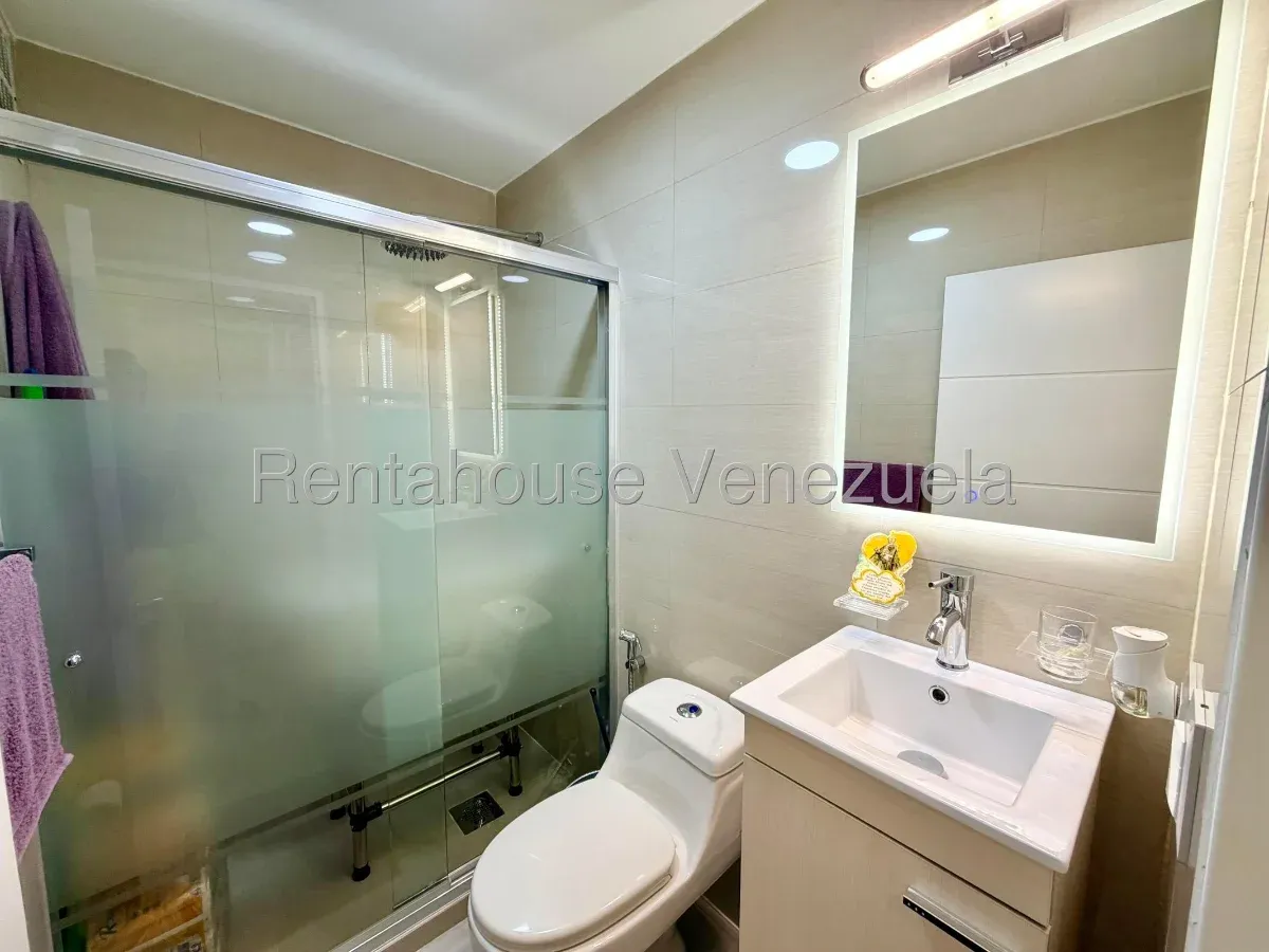 Esplendido Apartamento En Venta Los Dos Caminos. Buena Iluminación Natural, Vista Al Ávila - 12