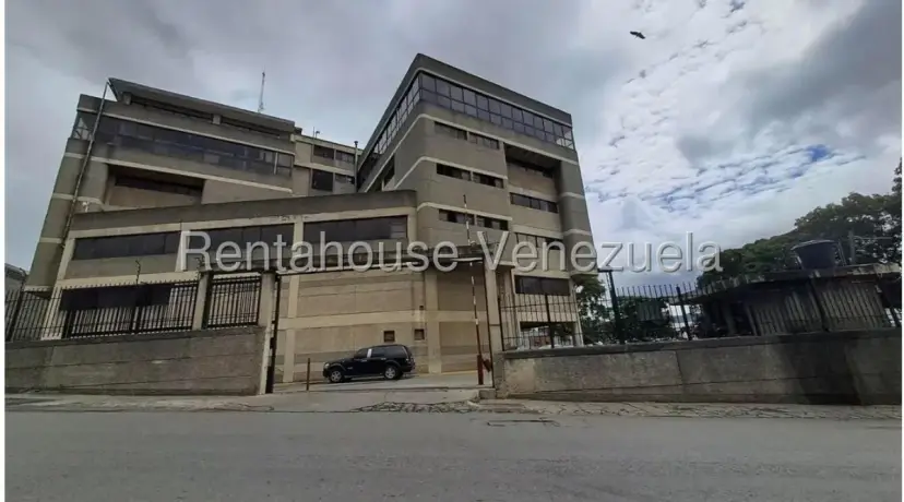 Estupendo Galpón Deposito En La Yaguara. Excelente Zona De Carga Y Descarga Directo Al Local
