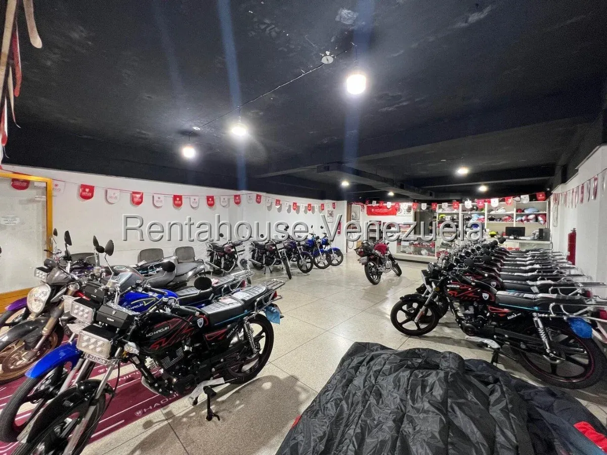 Local Comercial Con Deposito En Chacao. Incluye Tienda Comercial Con Vidrieras, 5 Oficinas, 4 Baños, - 2