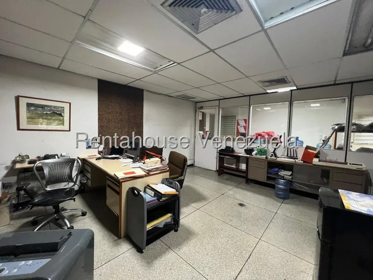 Local Comercial Con Deposito En Chacao. Incluye Tienda Comercial Con Vidrieras, 5 Oficinas, 4 Baños, - 5