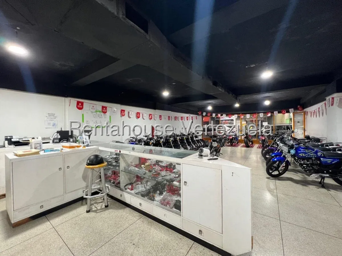 Local Comercial Con Deposito En Chacao. Incluye Tienda Comercial Con Vidrieras, 5 Oficinas, 4 Baños, - 7