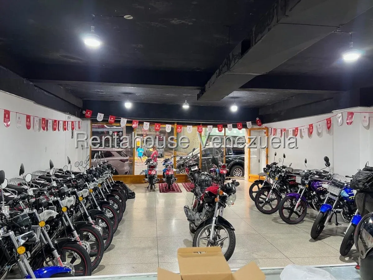 Local Comercial Con Deposito En Chacao. Incluye Tienda Comercial Con Vidrieras, 5 Oficinas, 4 Baños, - 8