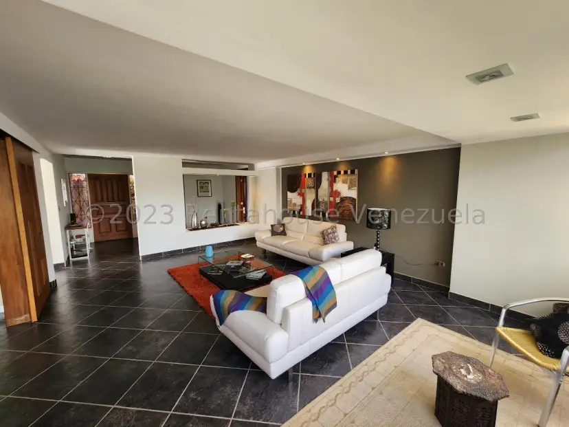 Estupenda Casa En Venta Carrizal Con Extenso Terreno. Amplia Terraza Con Linda Vista